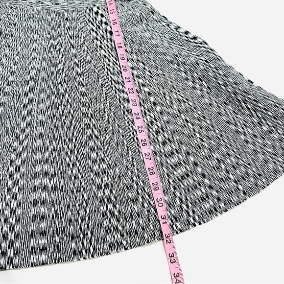 GUESS Los Angeles Black & White Fit and Flare Knit Bodycon Dress - Picture 6 of 9